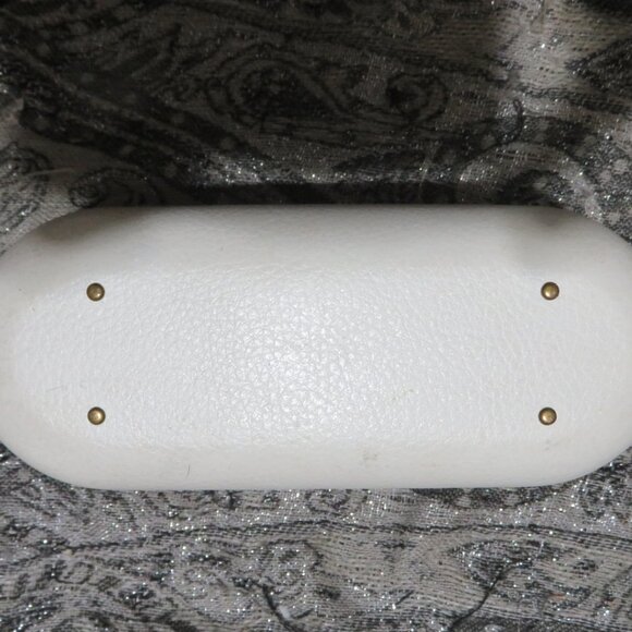 SOLD Chloe eyeglasses or sunglasses case white leather gold nameplate - Picture 3 of 4